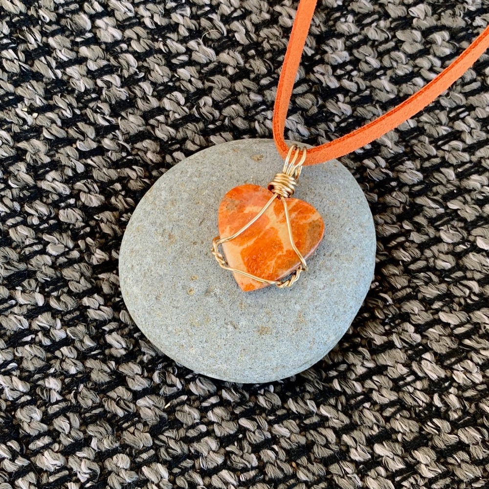 ❣️SALE Orange Spiny Oyster Shell carved heart - Picture 7 of 8